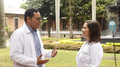 Doctores conversando